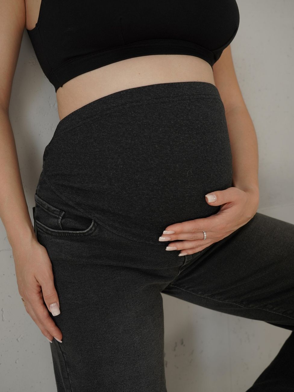 Стильні джинси для вагітних з високою джинсовою спинкою чорні