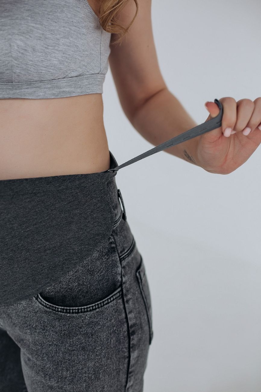 Купити Сірі джинси для вагітних straight fit прямого крою з високим трикотажним поясом, сірий, 40, tobestore.com 🤰2550000904634 Сірі джинси для вагітних straight fit прямого крою з високим трикотажним поясом